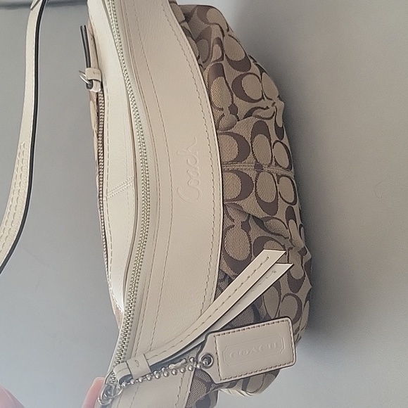 Coach| Monogram canvas hobo crossbody bag - Picture 5 of 11